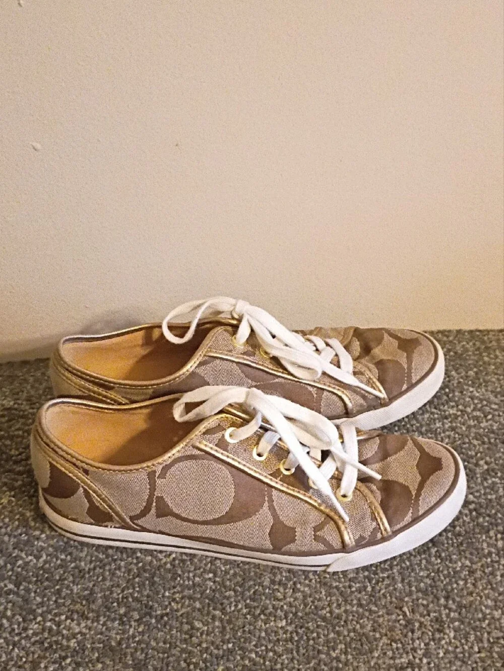 Coach Signature Canvas Low-Top Sneakers in Beige and Brown Size 9